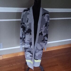 Simply Vera Vera Wang Gray and Black Cardigan Sweater Size Medium